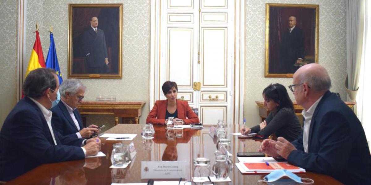 Reunión con la ministra portavoz Isabel Rodríguez