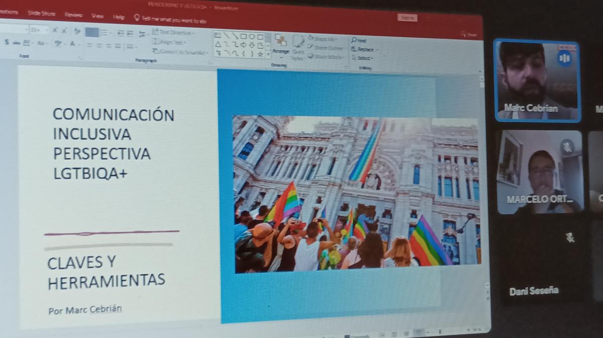 Marc Cebrián inauguró el curso online para periodistas, con una ponencia sobre comunicación inclusiva y con perspectiva LGTBIQA+. / A. M.