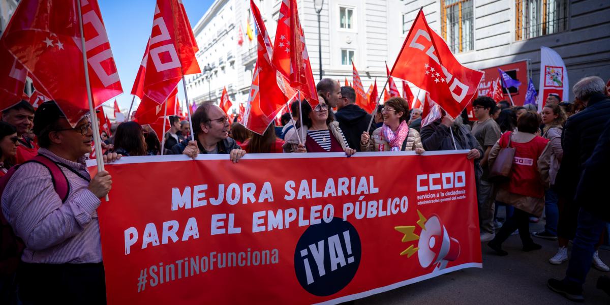 Concentración del Área Pública de CCOO para exiger al Gobierno una subida salarial para las empleadas y empleados públicos